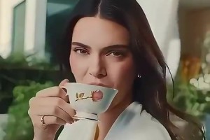 詹娜广告：谢谢三名NBA前男友“送”豪车豪宅😘下一站NFL